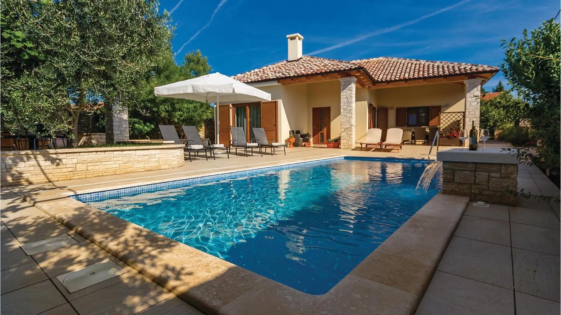 Stunning Home In Sisan With Outdoor Swimming Pool