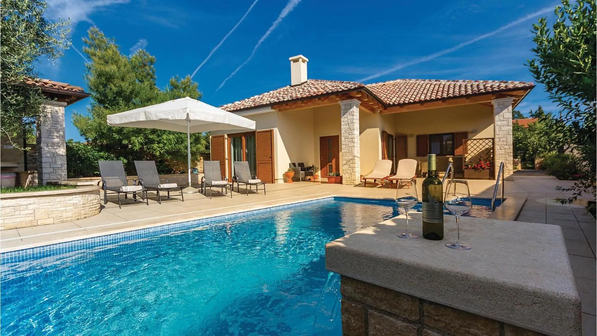 Stunning Home In Sisan With Outdoor Swimming Pool Dom wakacyjny