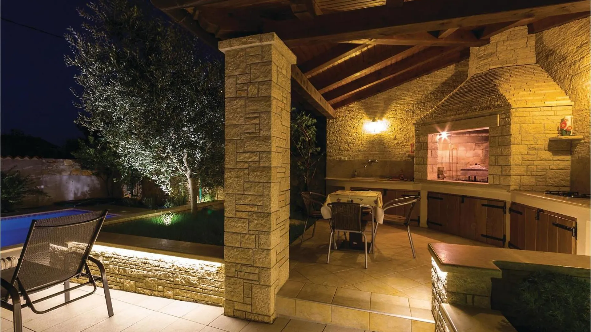 Stunning Home In Sisan With Outdoor Swimming Pool